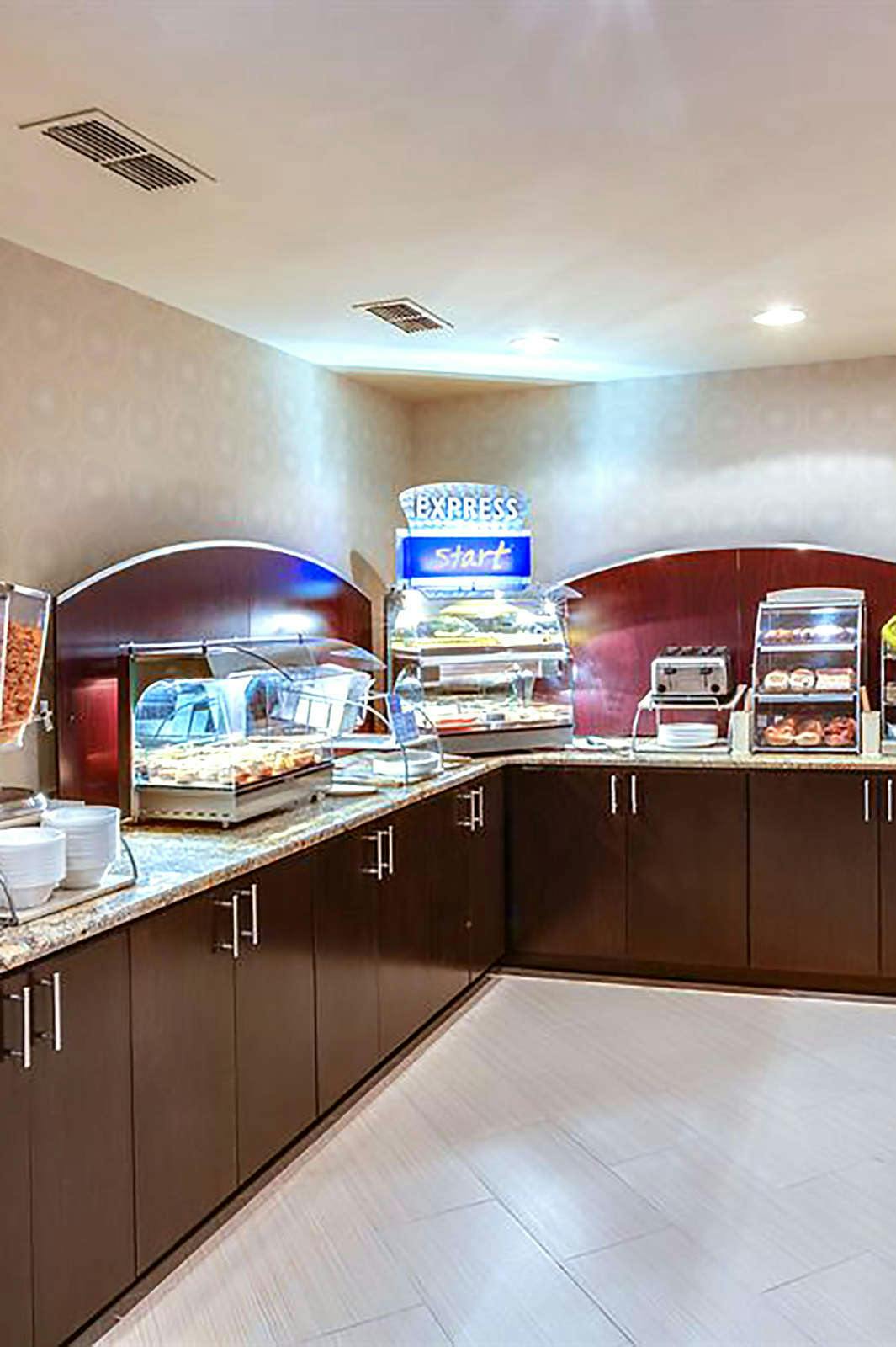 Hotel Holiday Inn Express & Suites West Ocean City photo 4