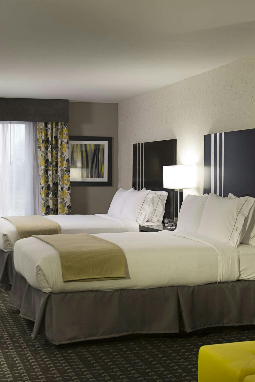 Hotel Holiday Inn Express & Suites Madison Central photo 3