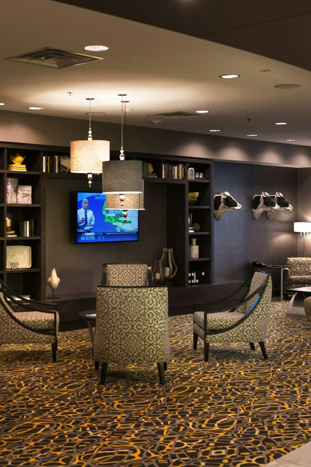 Hotel Holiday Inn Express & Suites Madison Central photo 4