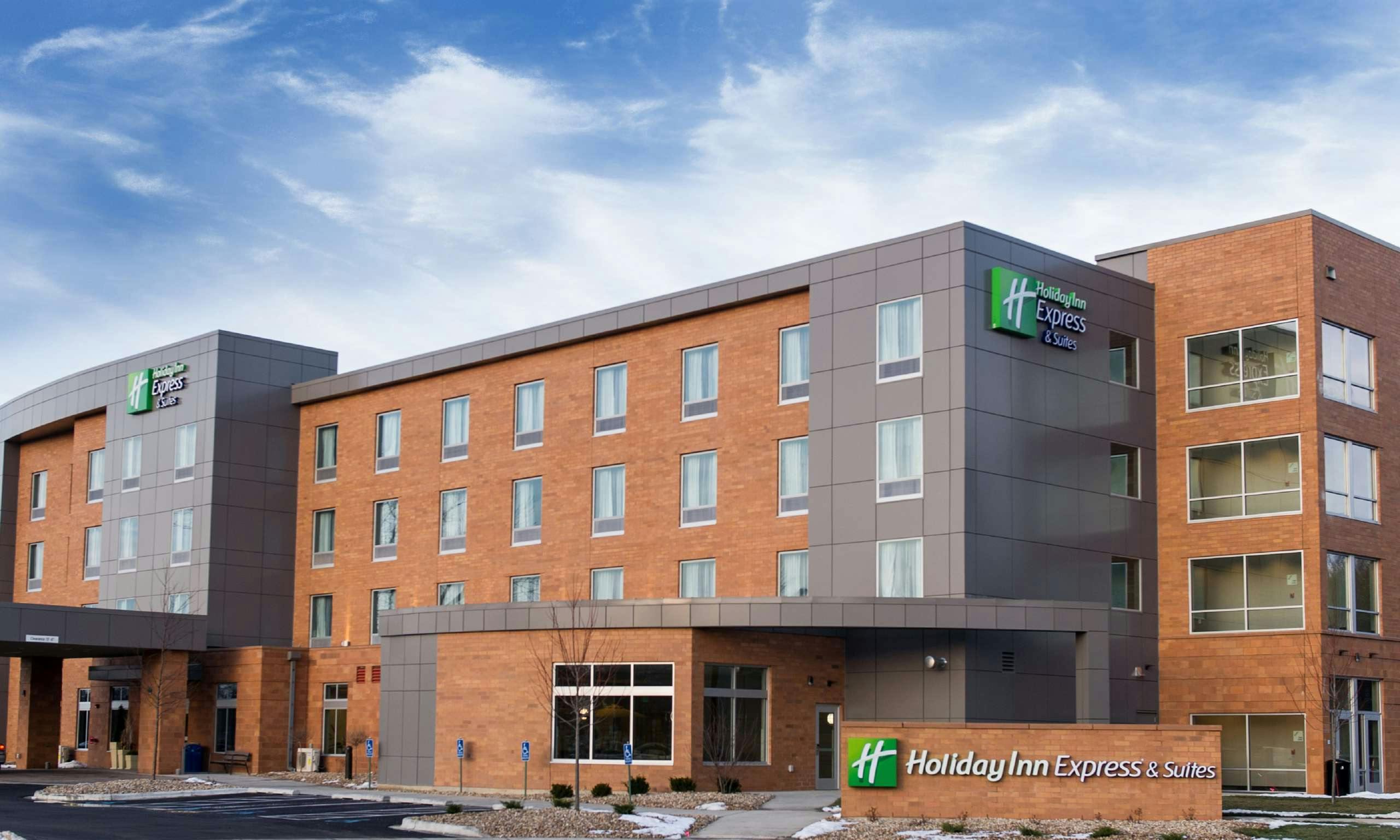 Holiday Inn Express & Suites Madison Central