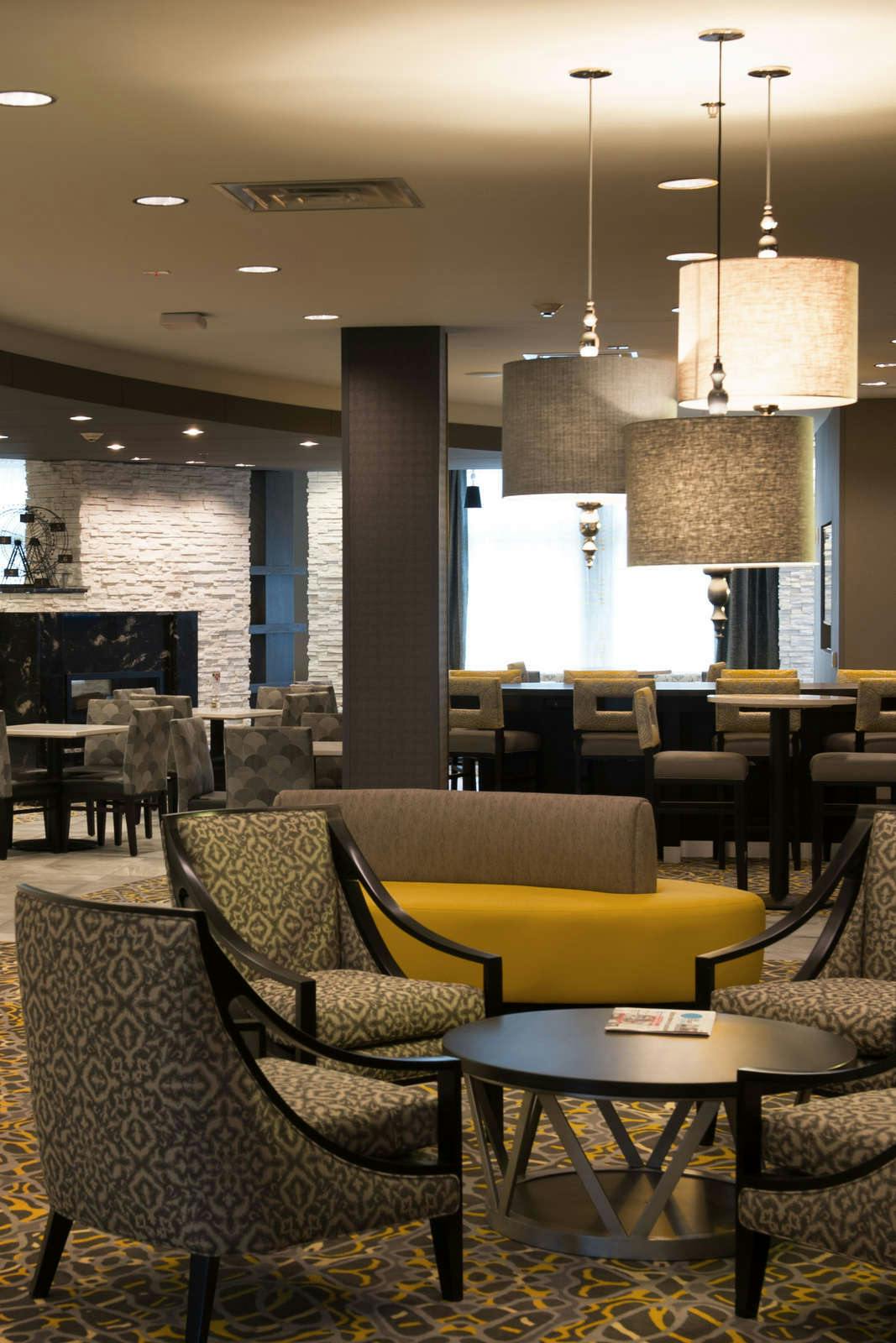 Hotel Holiday Inn Express & Suites Madison Central photo 5