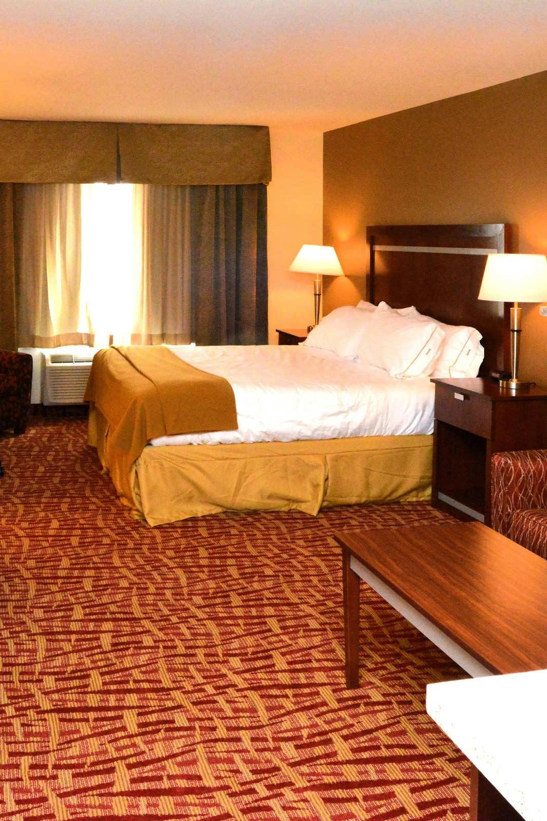 Hotel Holiday Inn Express & Suites Glendive photo 1