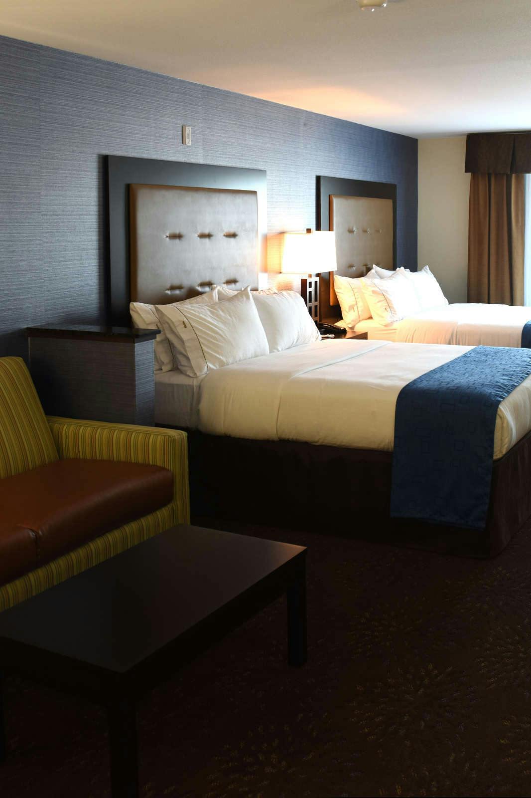 Hotel Holiday Inn Express & Suites Fort Dodge photo 1