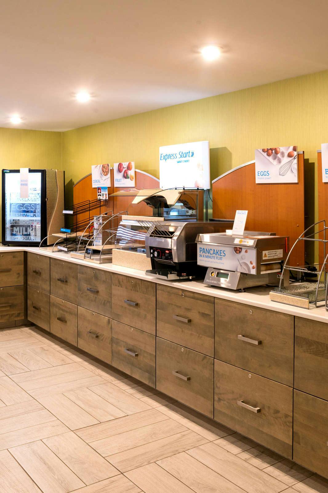 Hotel Holiday Inn Express & Suites Fredericton photo 4