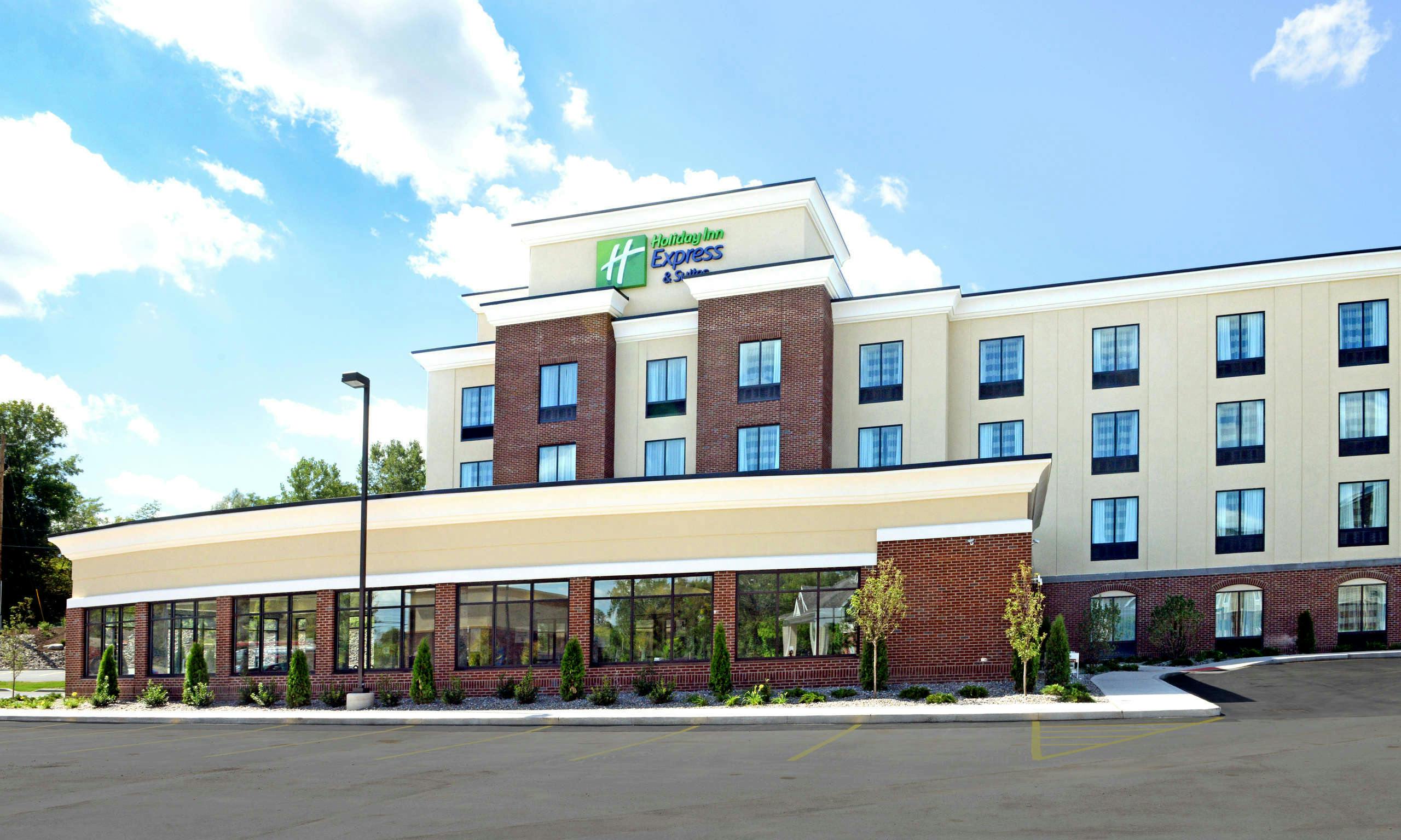 Holiday Inn Express & Suites Geneva Finger Lakes