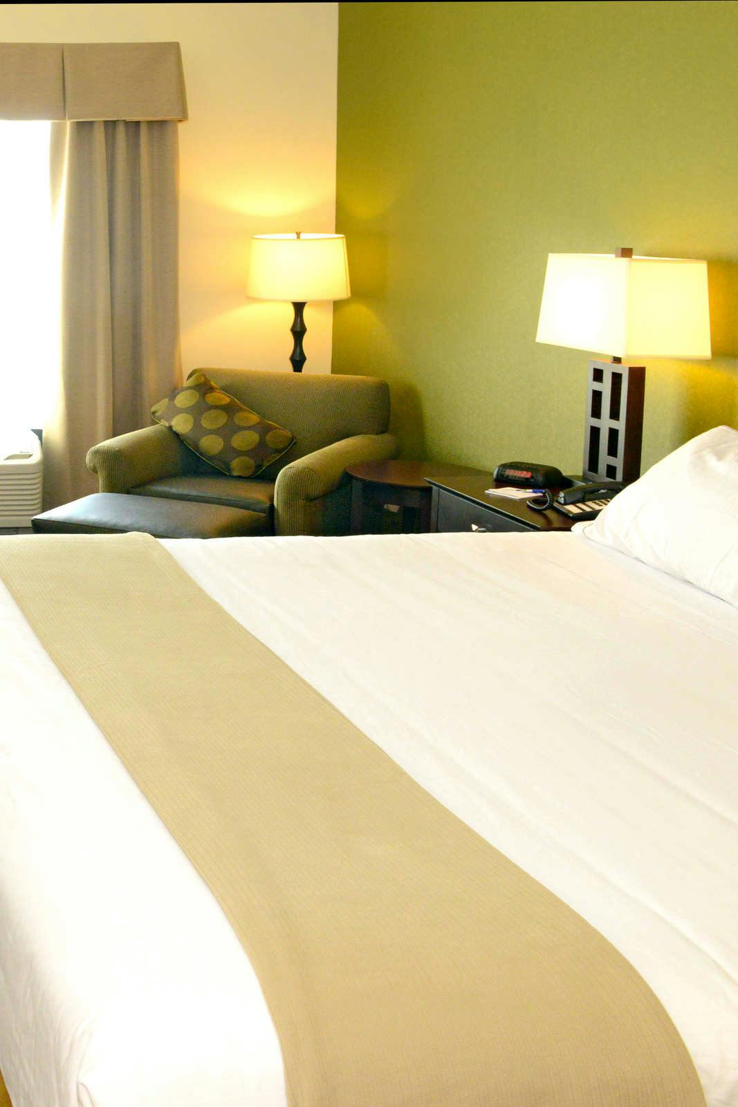 Hotel Holiday Inn Express & Suites Geneva Finger Lakes photo 2