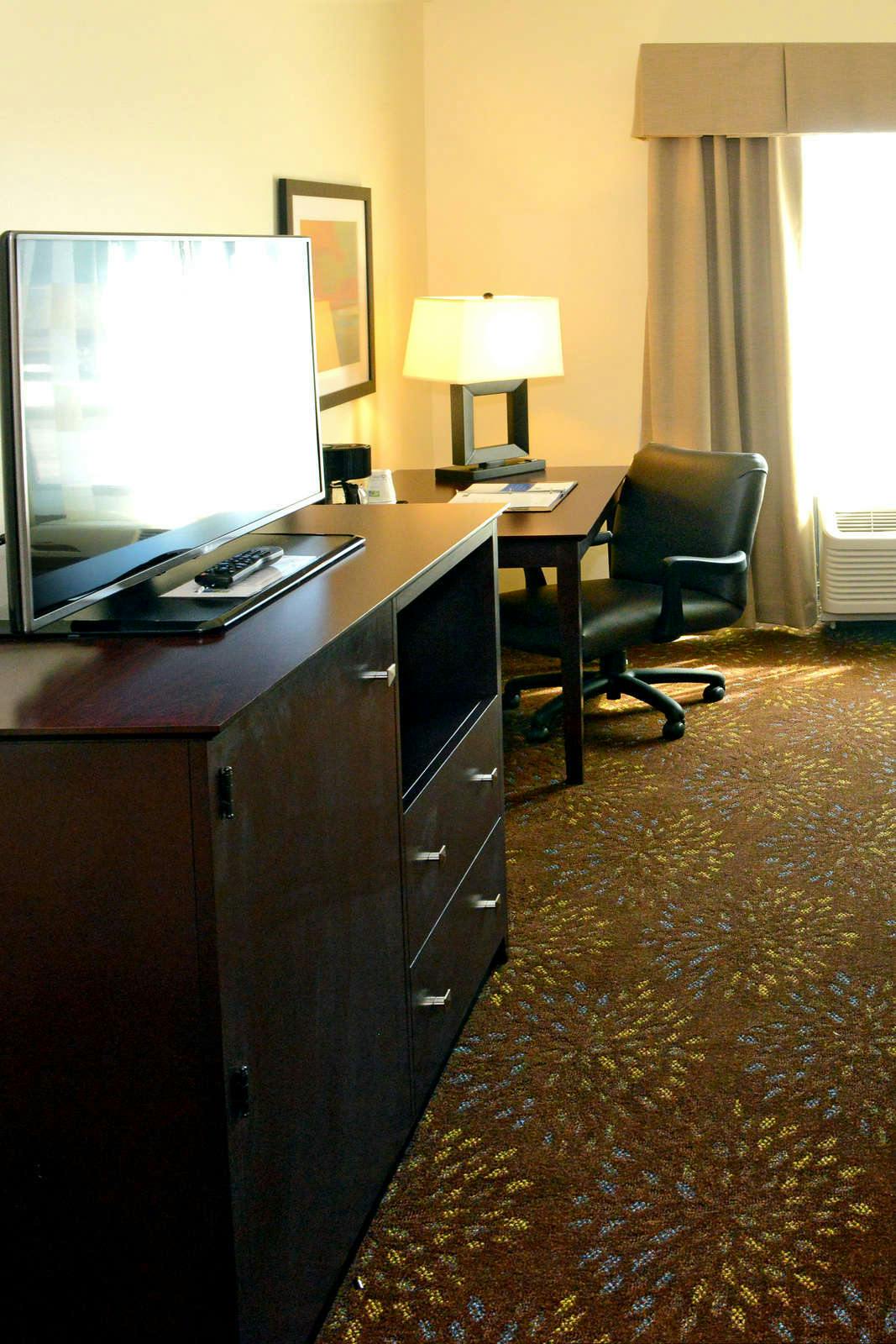 Hotel Holiday Inn Express & Suites Geneva Finger Lakes photo 4
