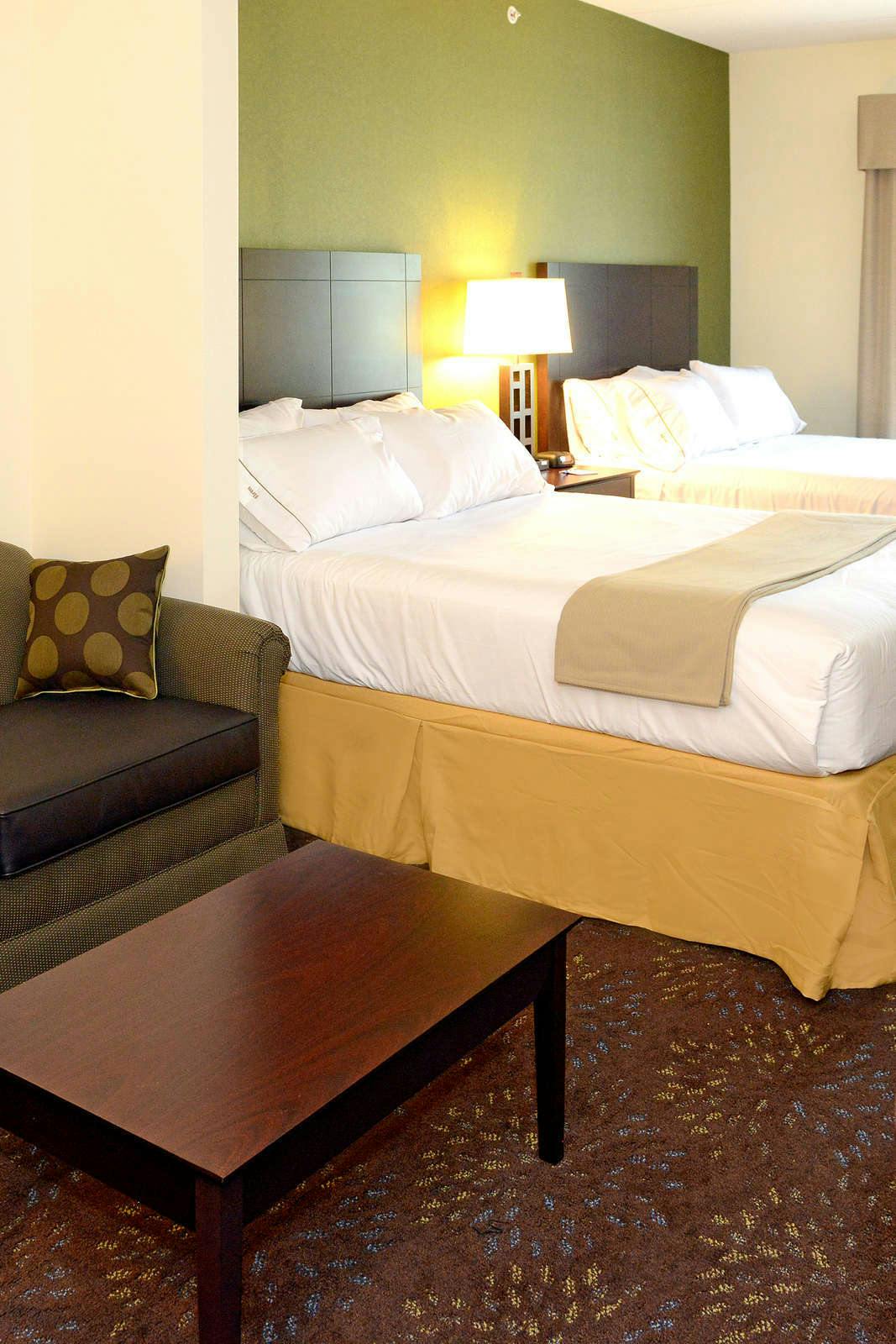 Hotel Holiday Inn Express & Suites Geneva Finger Lakes photo 1