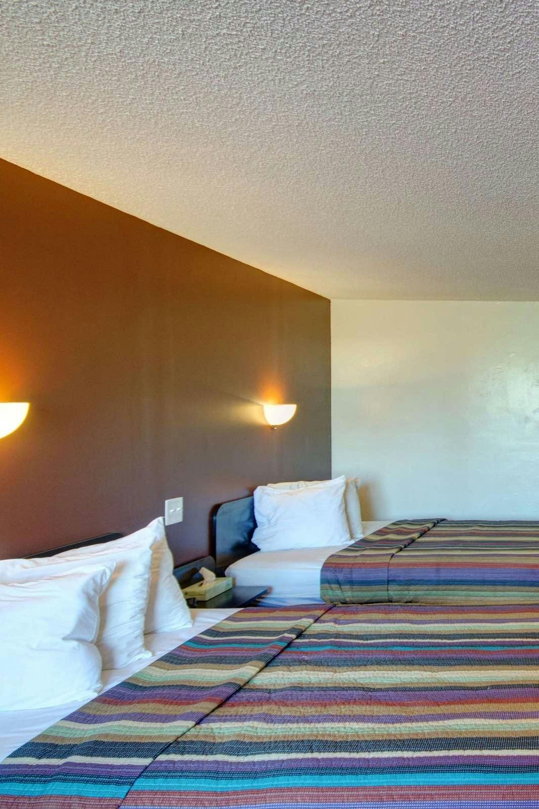 Hotel Americas Best Value Inn Heath Newark photo 1