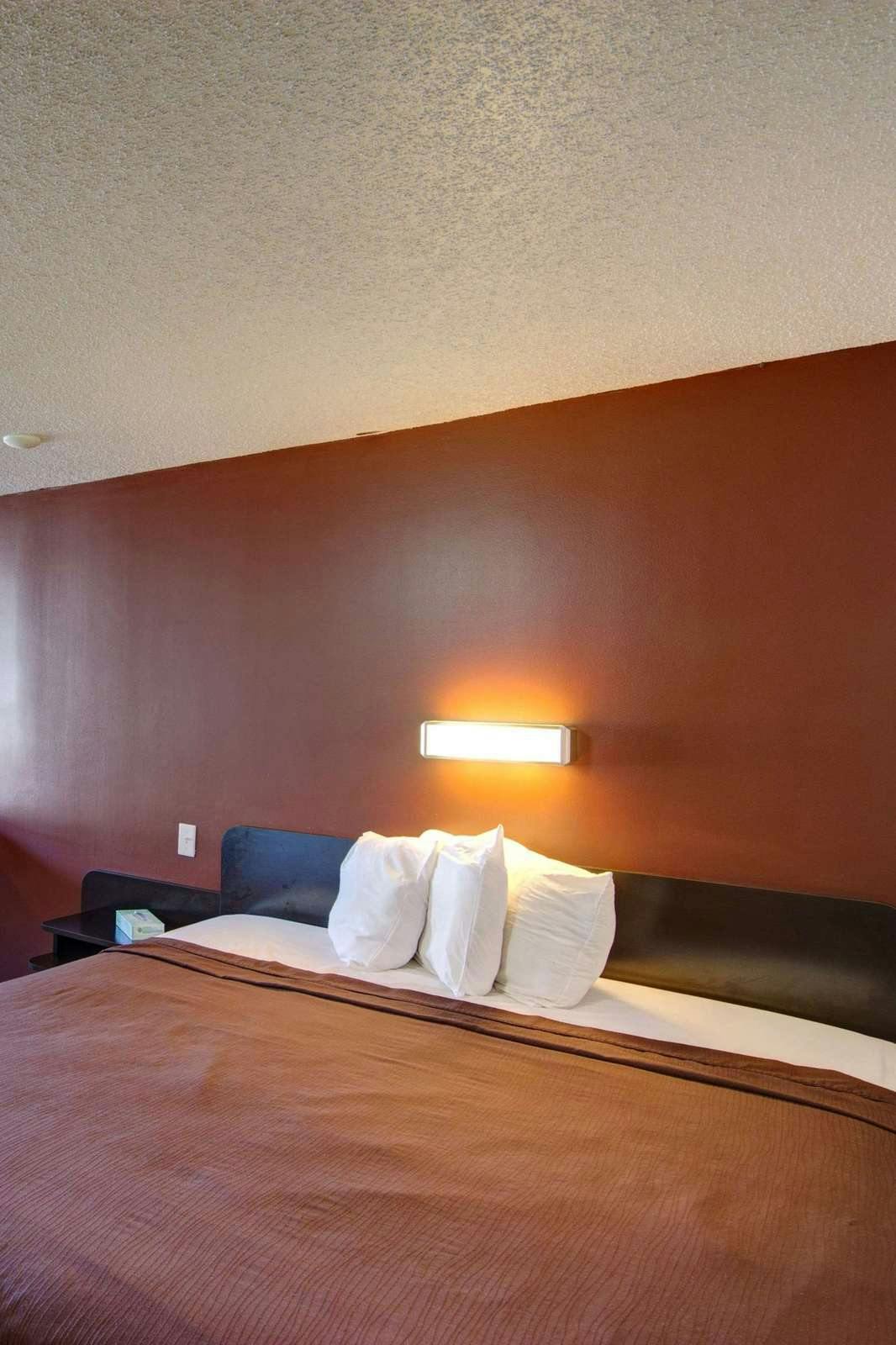 Hotel Americas Best Value Inn Heath Newark photo 2