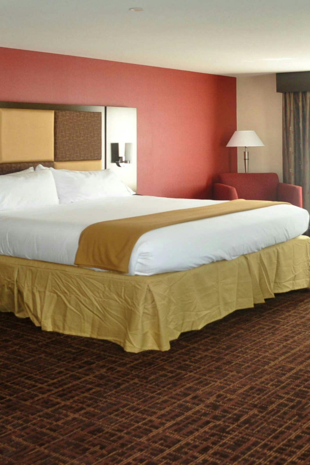 Hotel Holiday Inn Express & Suites Greensburg photo 2