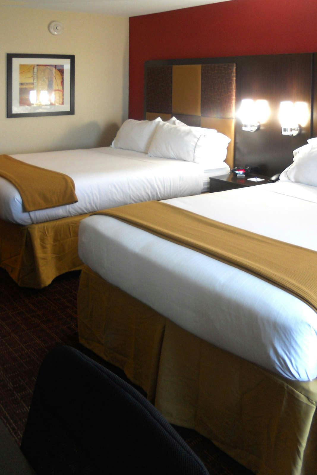 Hotel Holiday Inn Express & Suites Greensburg photo 5