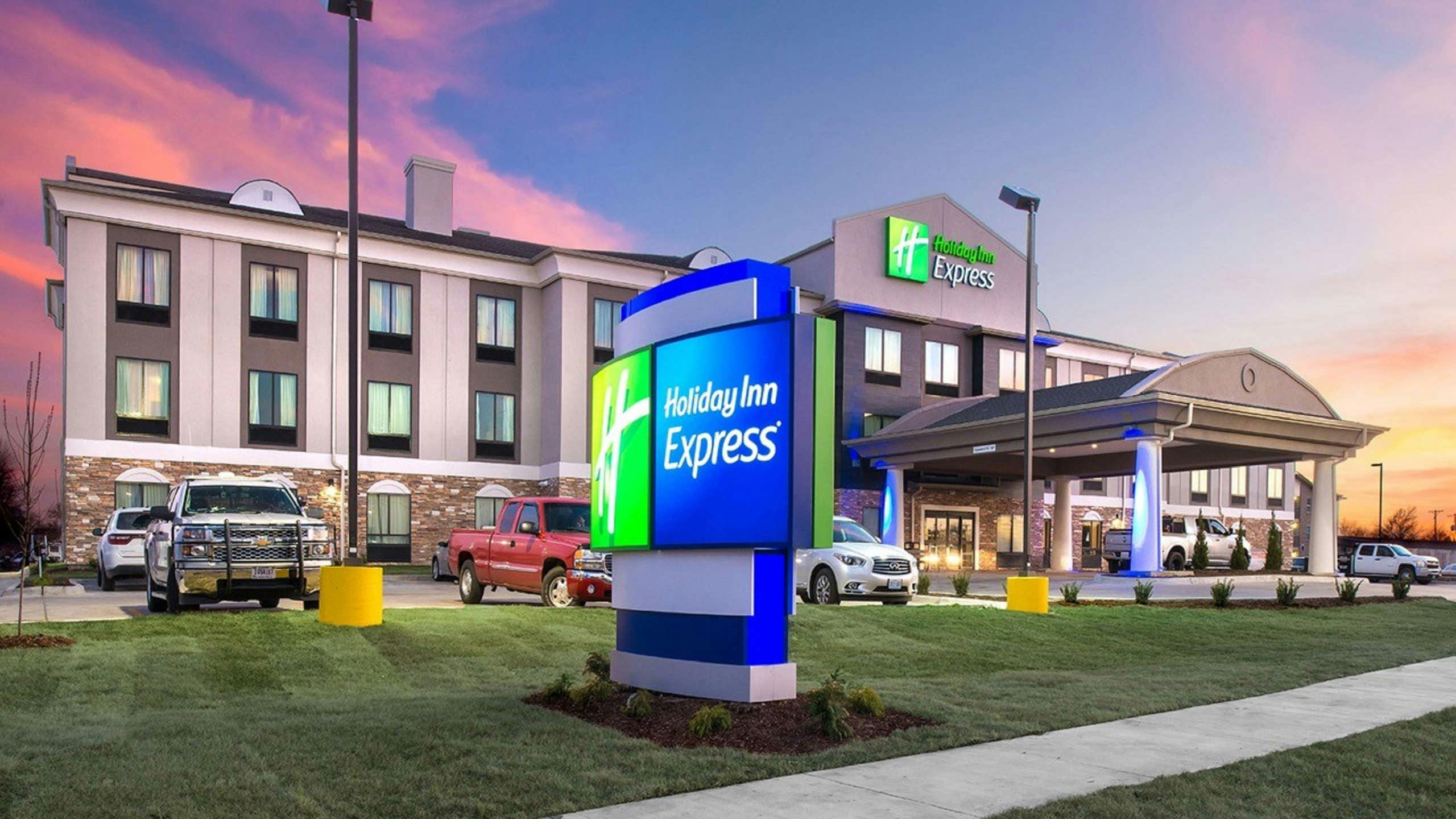 Holiday Inn Express Hutchinson