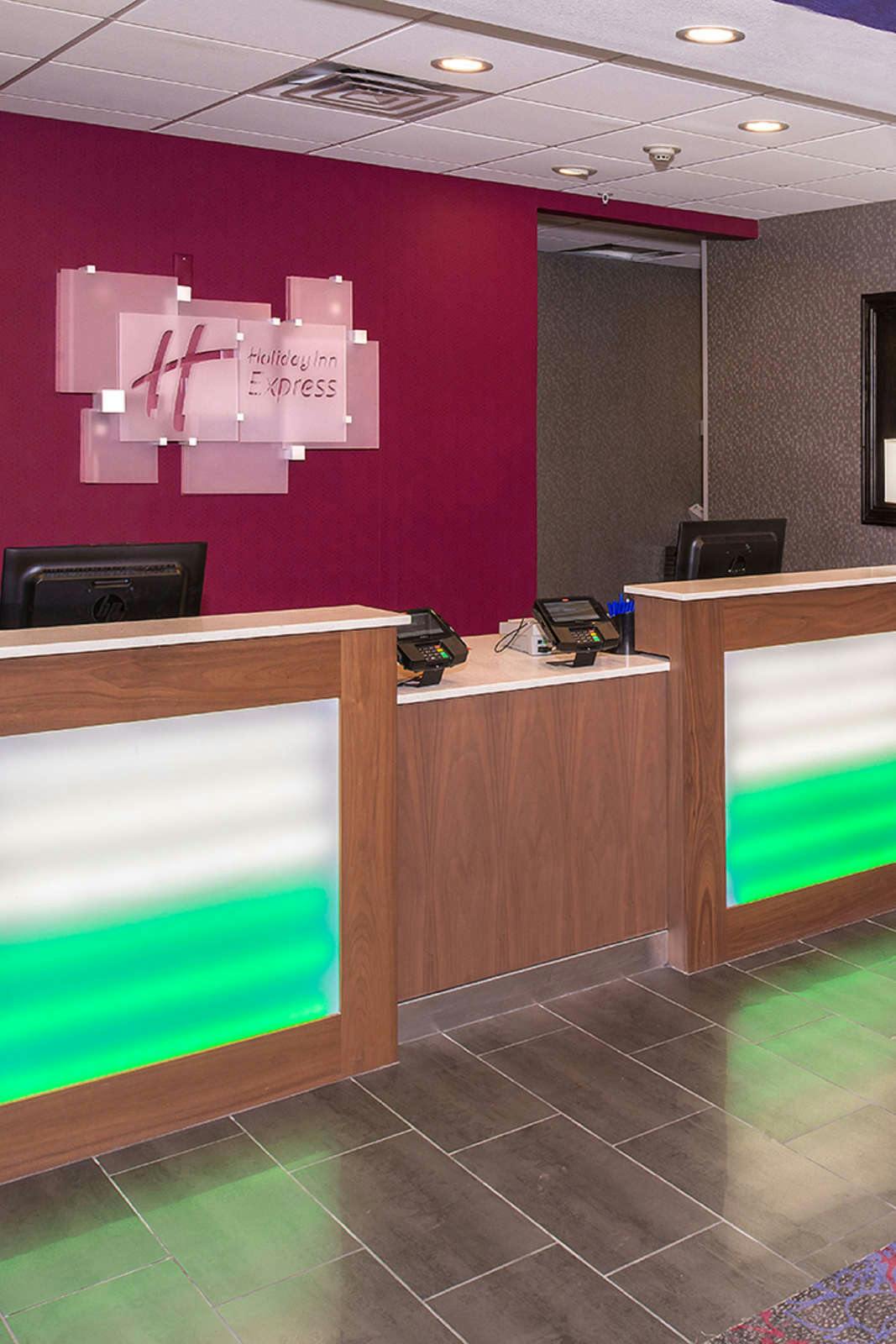 Hotel Holiday Inn Express Hutchinson photo 1