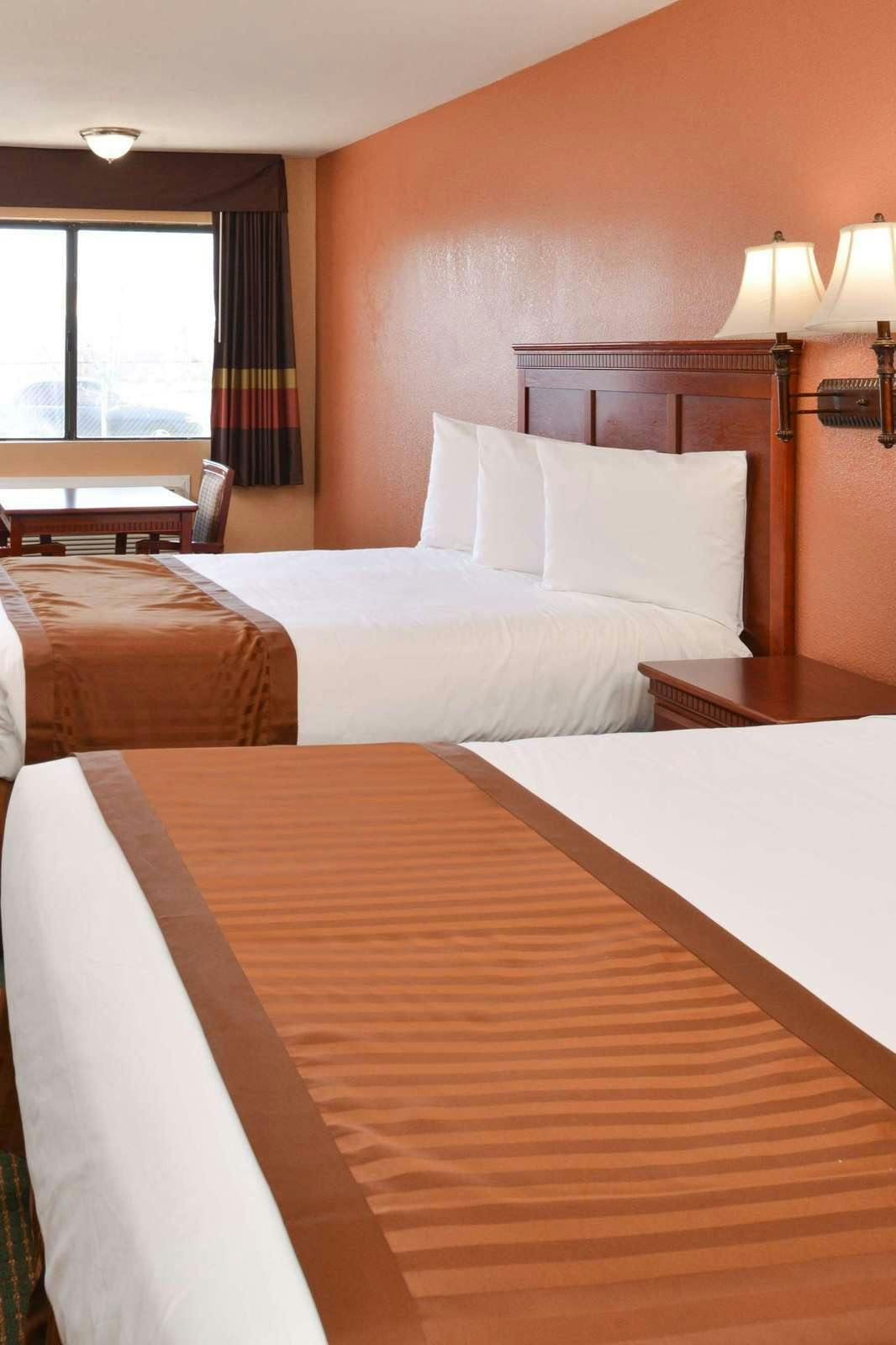 Hotel Americas Best Value Inn & Suites Bakersfield E photo 2