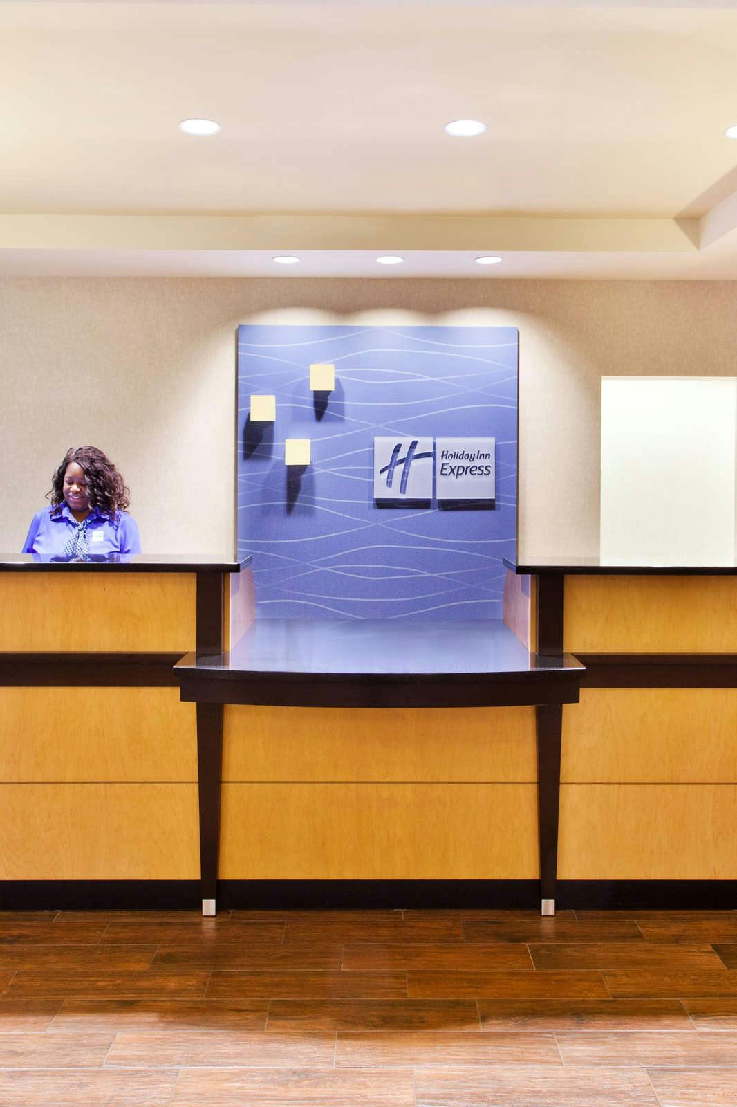 Hotel Holiday Inn Express & Suites Huntsville West Research Pk photo 1