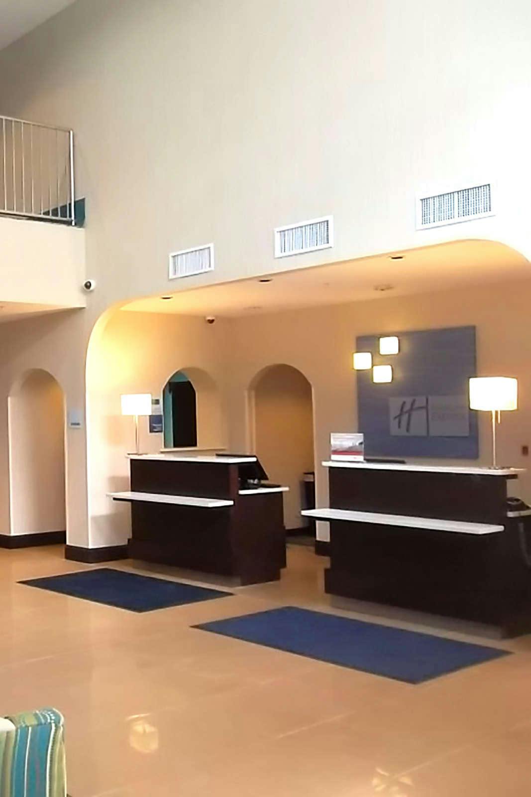 Hotel Holiday Inn Express & Suites Southport Oak Island Area photo 1