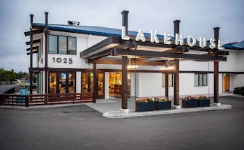 Lakehouse Hotel and Resort