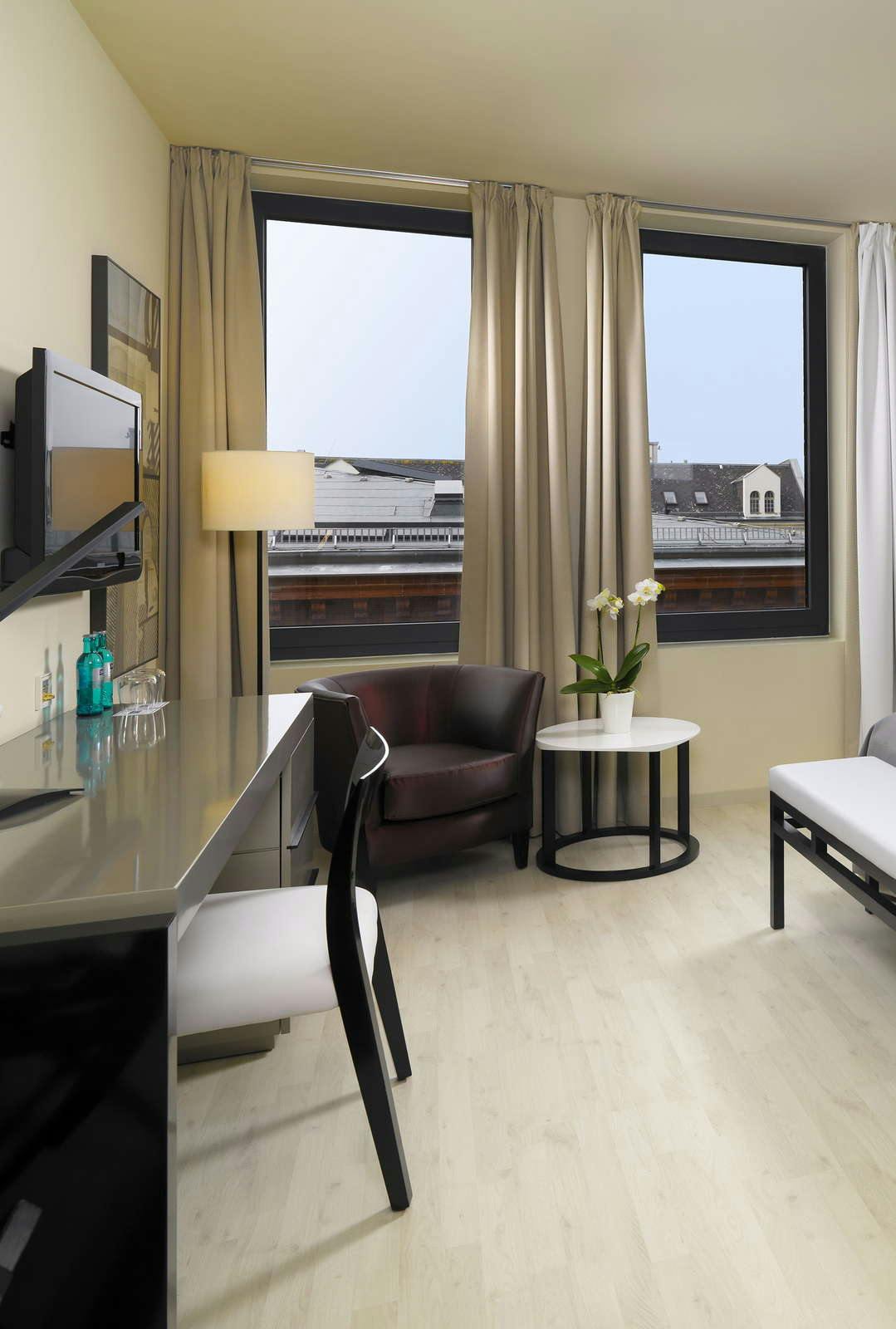 Hotel H10 Berlin Ku'damm photo 5