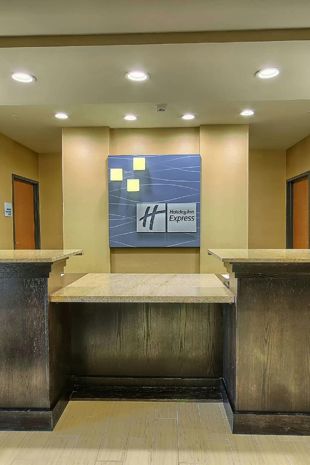 Hotel Holiday Inn Express & Suites New Martinsville photo 1