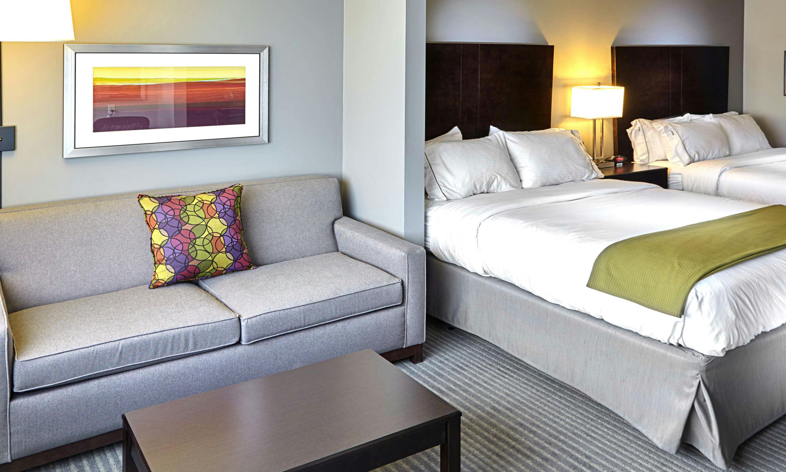 Holiday Inn Express & Suites Tahlequah