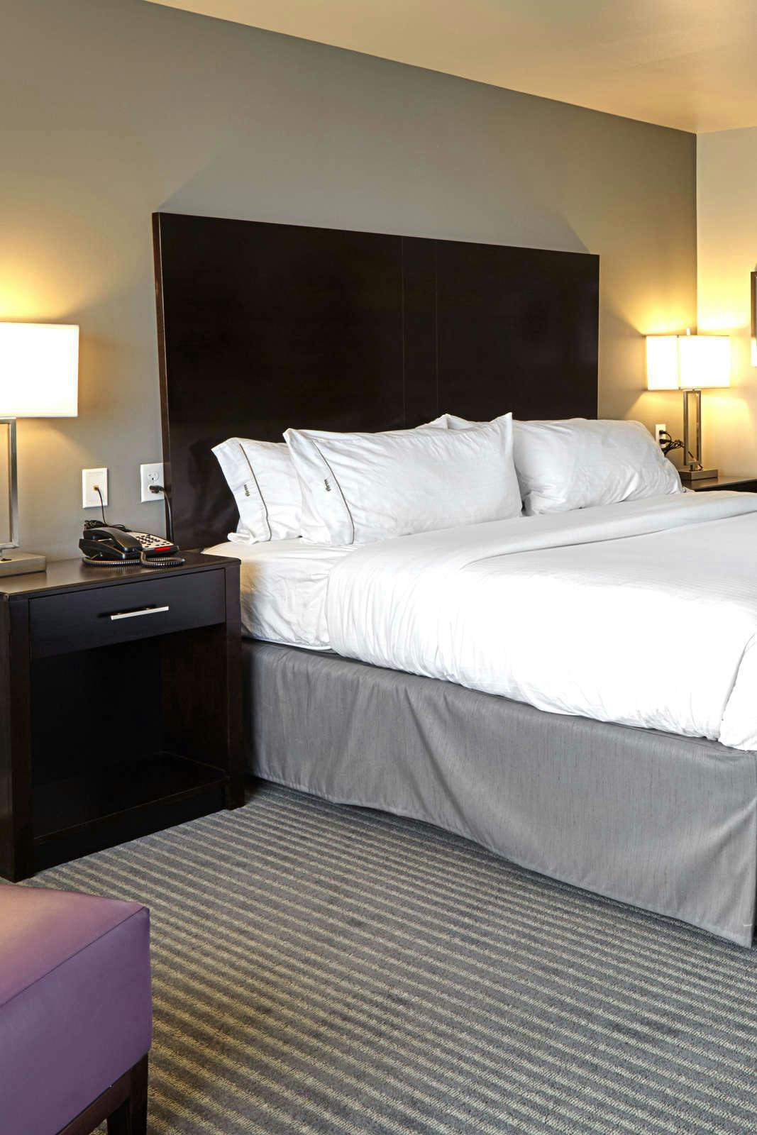 Hotel Holiday Inn Express & Suites Tahlequah photo 1