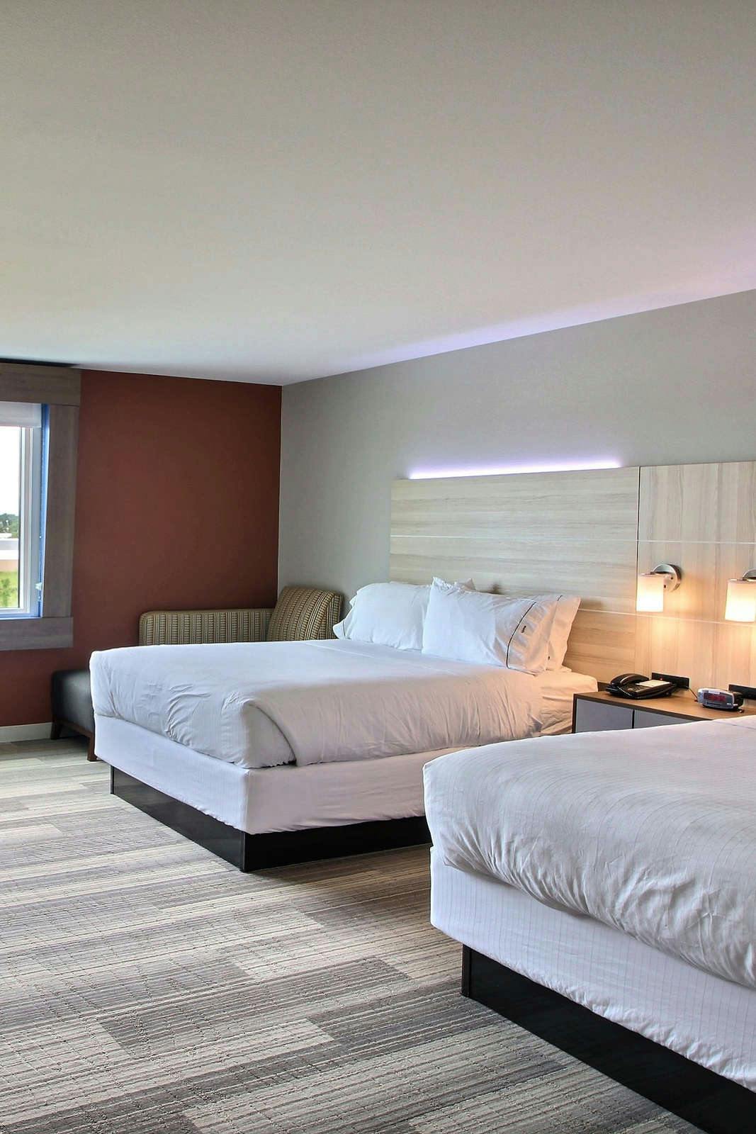 Hotel Holiday Inn Express & Suites Fond Du Lac photo 1