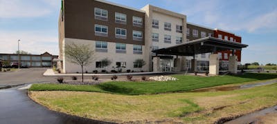 Holiday Inn Express & Suites Fond Du Lac