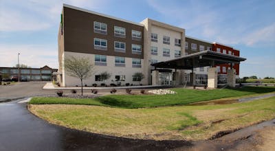 Holiday Inn Express & Suites Fond Du Lac