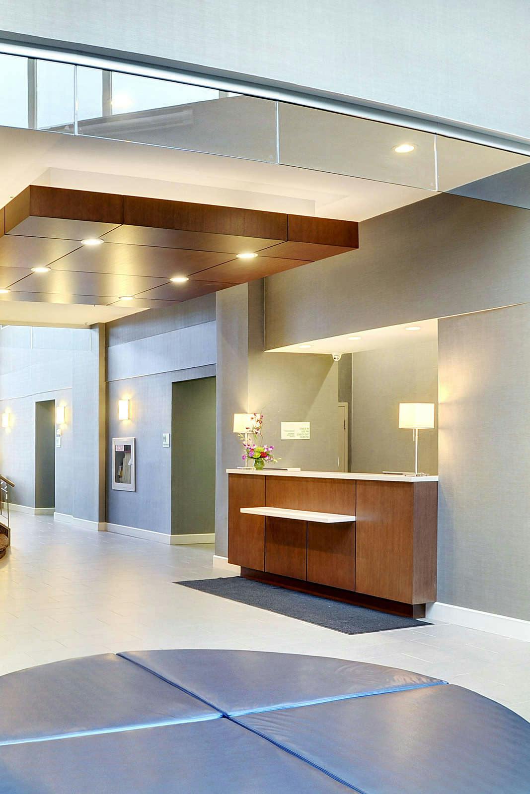 Hotel Holiday Inn Hotel & Suites London photo 1