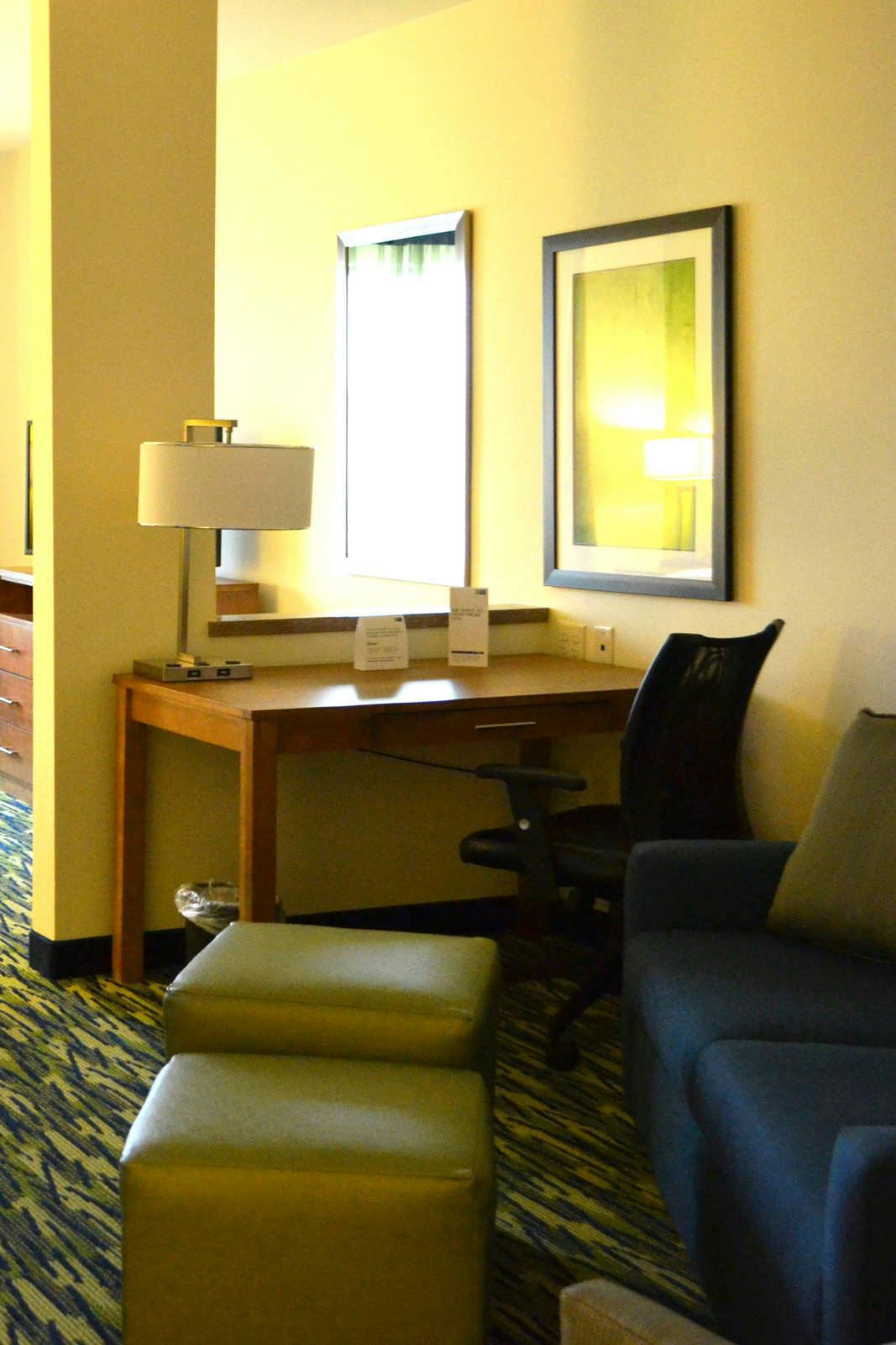 Hotel Holiday Inn Express & Suites Midland South I 20 photo 4