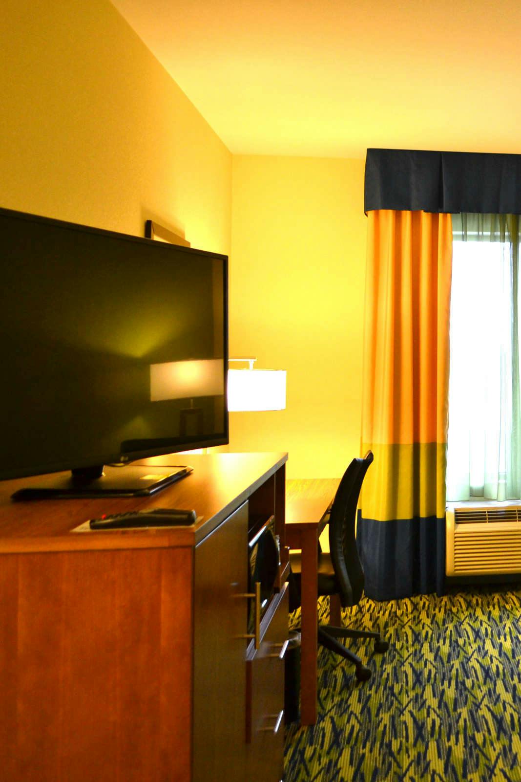 Hotel Holiday Inn Express & Suites Midland South I 20 photo 3