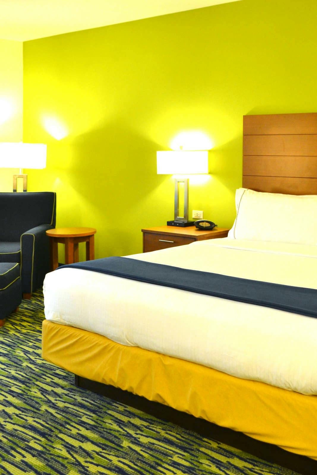 Hotel Holiday Inn Express & Suites Midland South I 20 photo 1