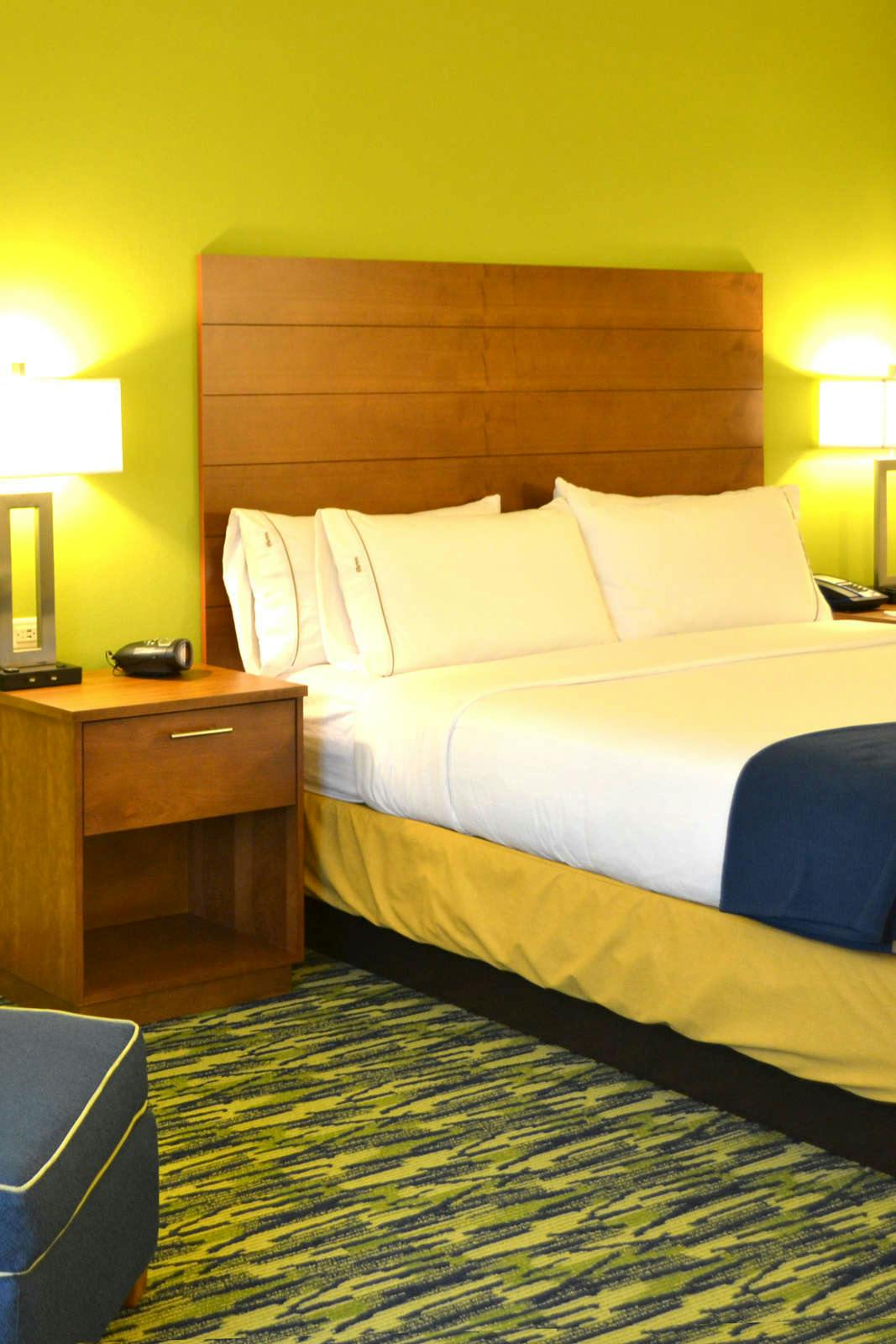 Hotel Holiday Inn Express & Suites Midland South I 20 photo 2