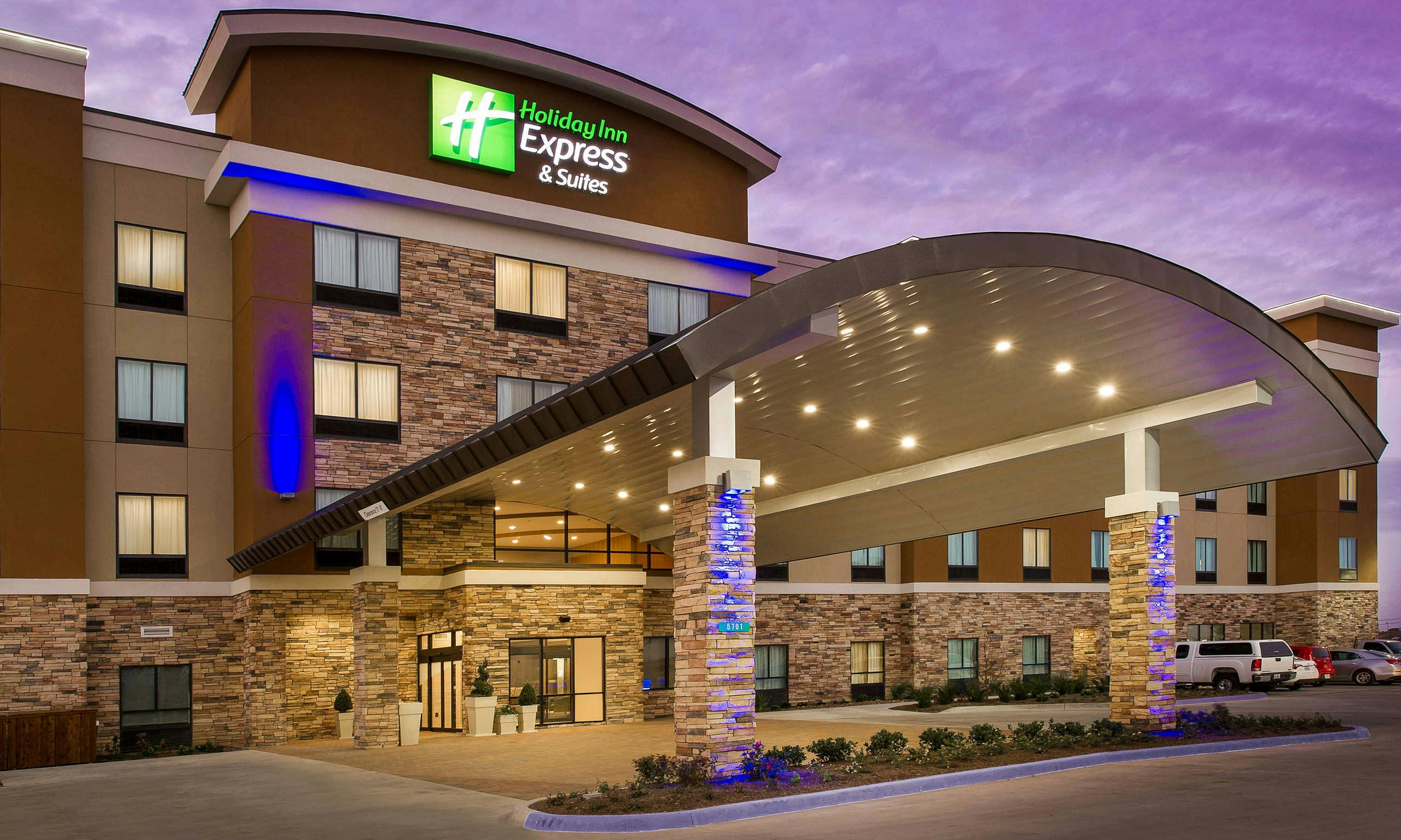 Holiday Inn Express & Suites Waco South