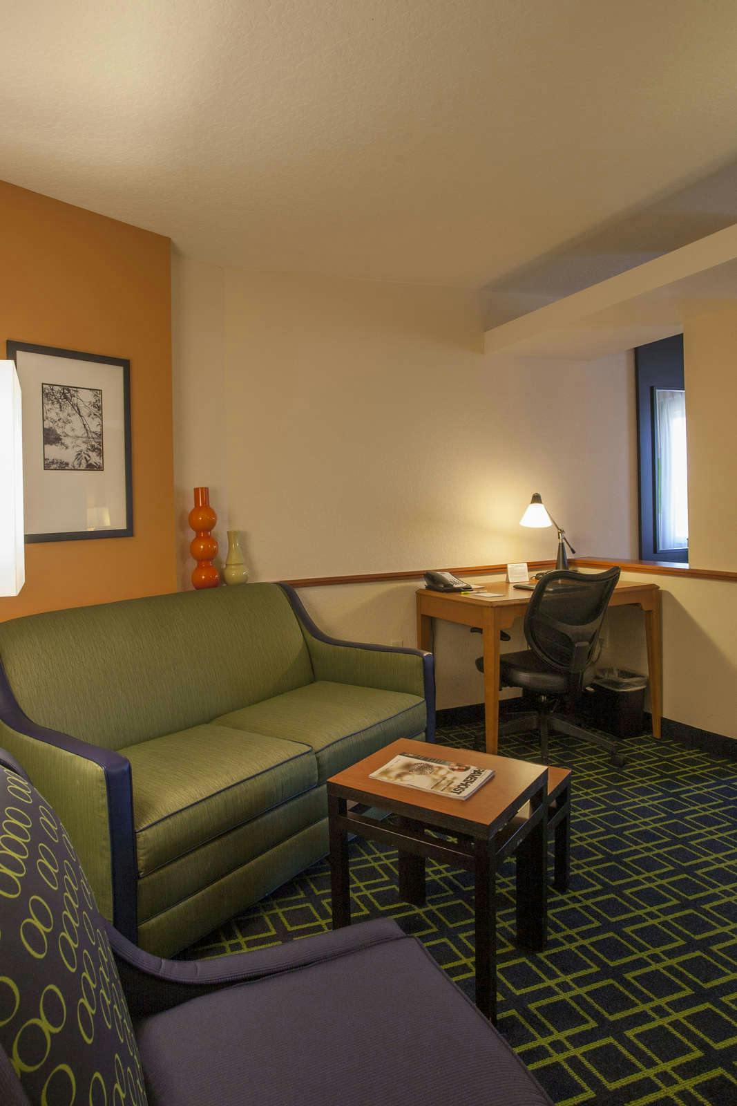 Hotel Fairfield Inn & Suites by Marriott Naples photo 4