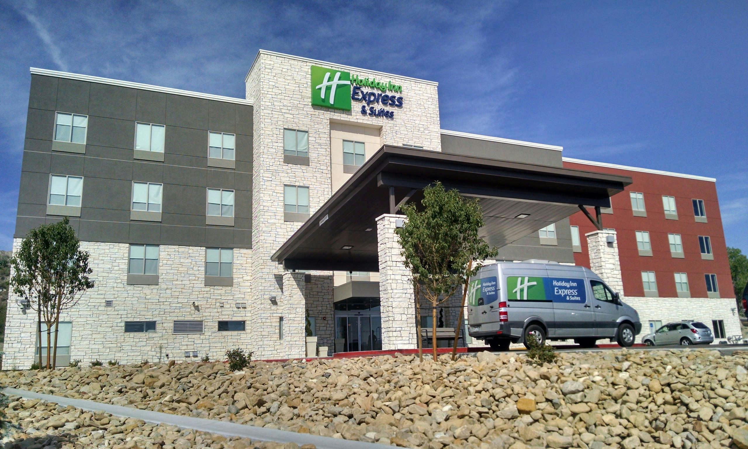 Holiday Inn Express & Suites Price