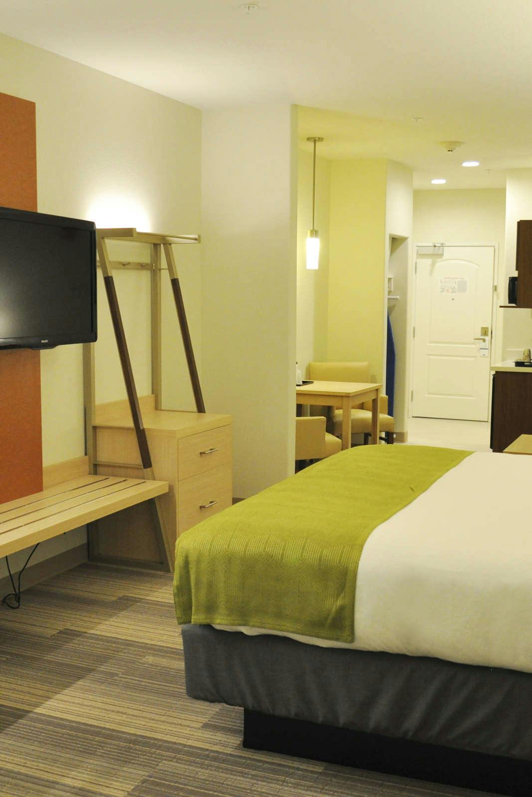 Hotel Holiday Inn Express & Suites Price photo 5