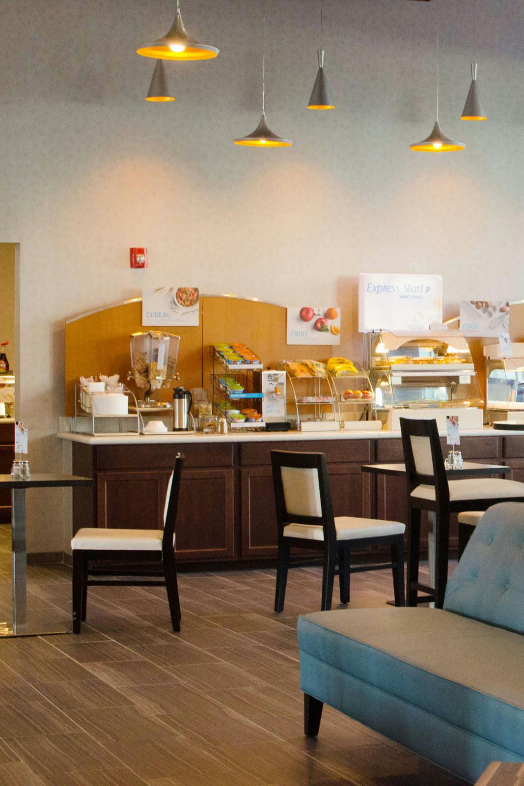 Hotel Holiday Inn Express & Suites Norwood Boston Area photo 3