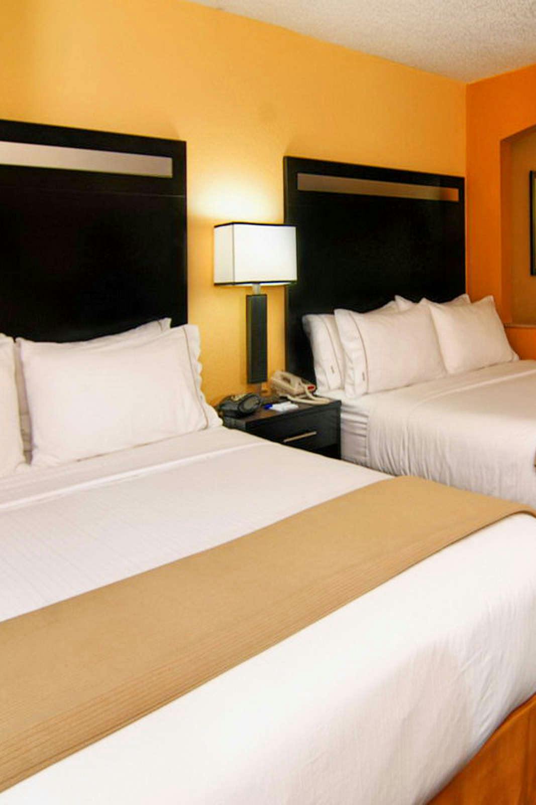 Hotel Holiday Inn Express & Suites Roanoke Rapids Se photo 2