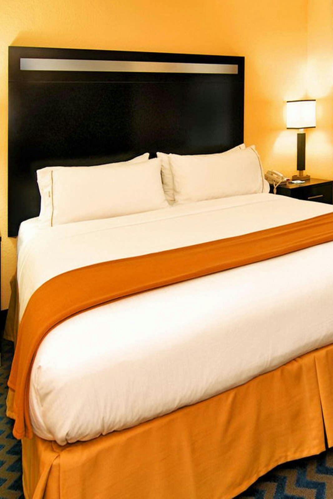 Hotel Holiday Inn Express & Suites Roanoke Rapids Se photo 4