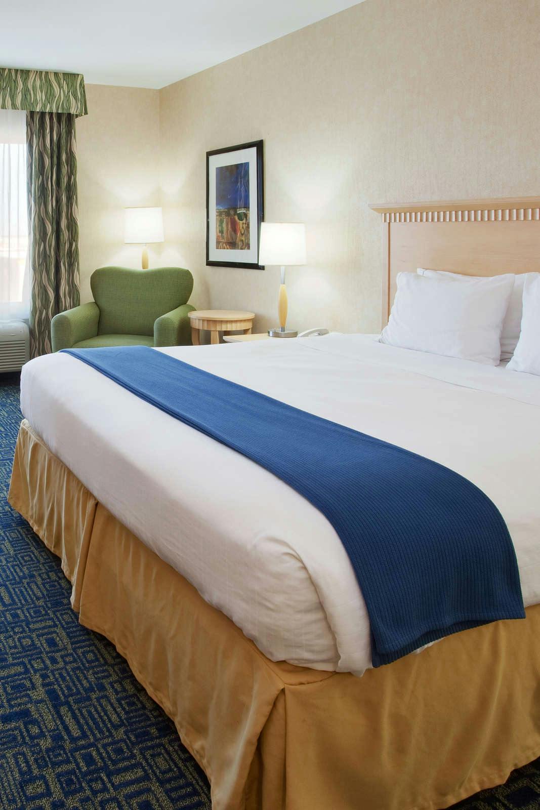 Hotel Holiday Inn Express & Suites Sacramento Airport Natomas photo 1