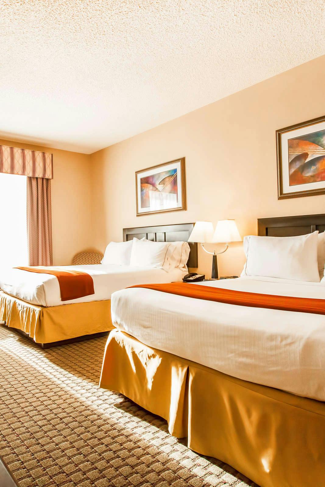 Hotel Holiday Inn Express & Suites Roseville Galleria Area photo 2