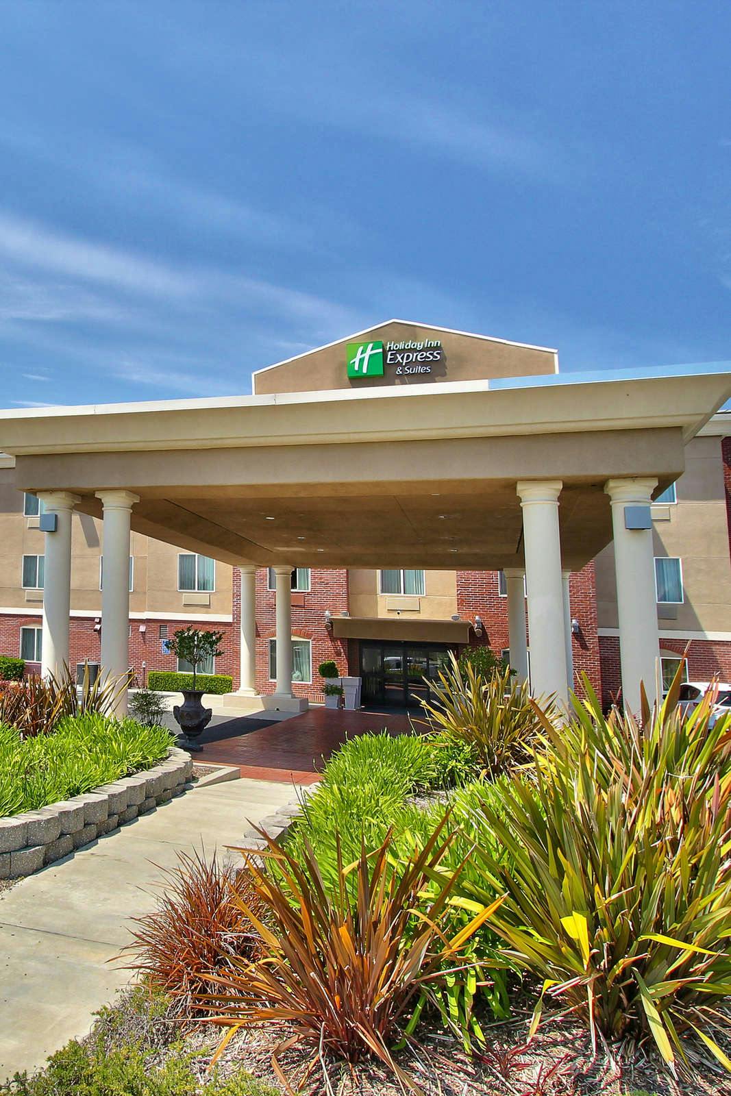 Holiday Inn Express & Suites Roseville Galleria Area