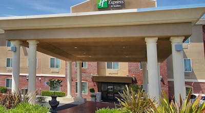 Holiday Inn Express & Suites Roseville Galleria Area