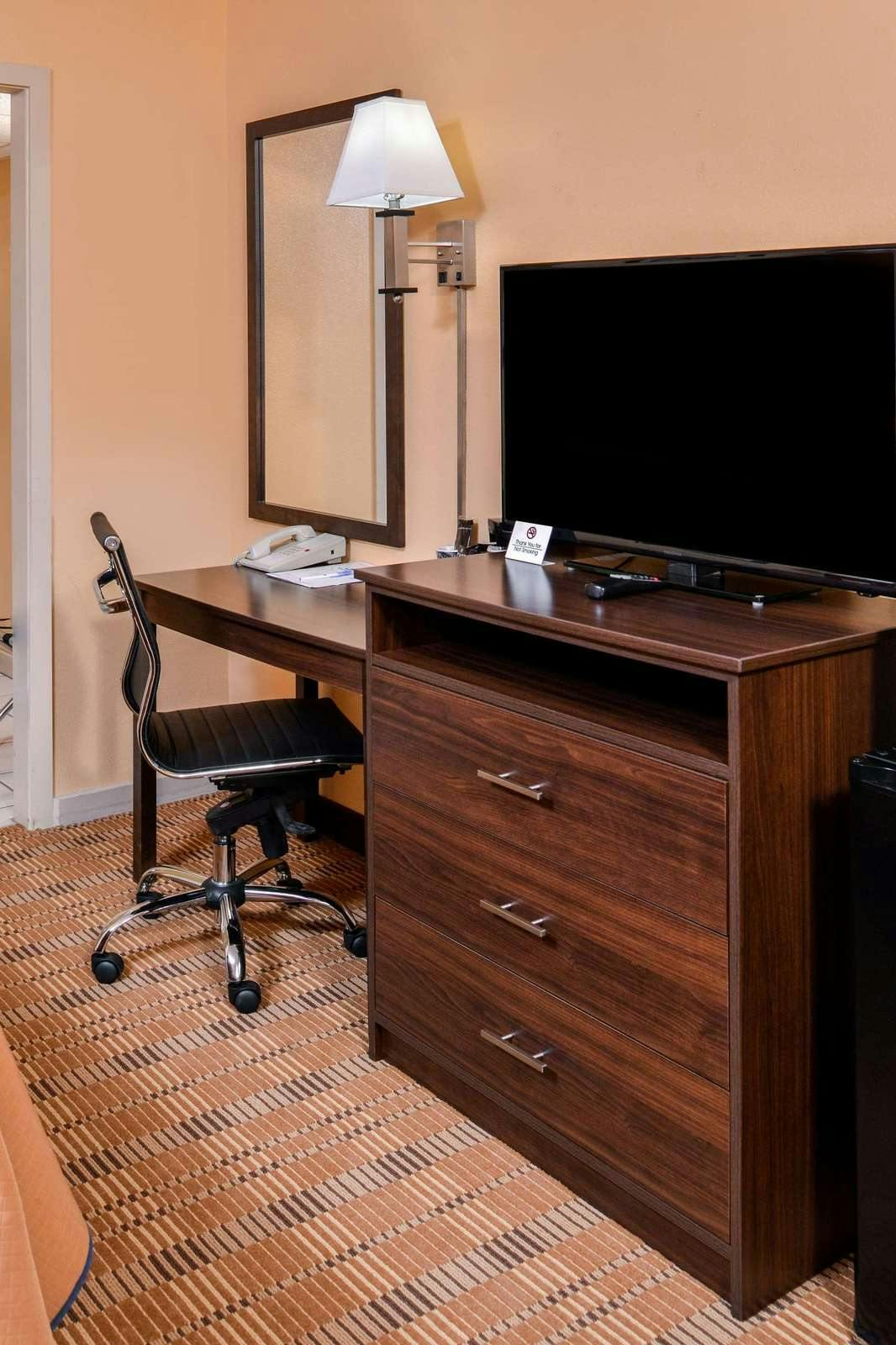 Hotel Americas Best Value Inn Ellsworth photo 3