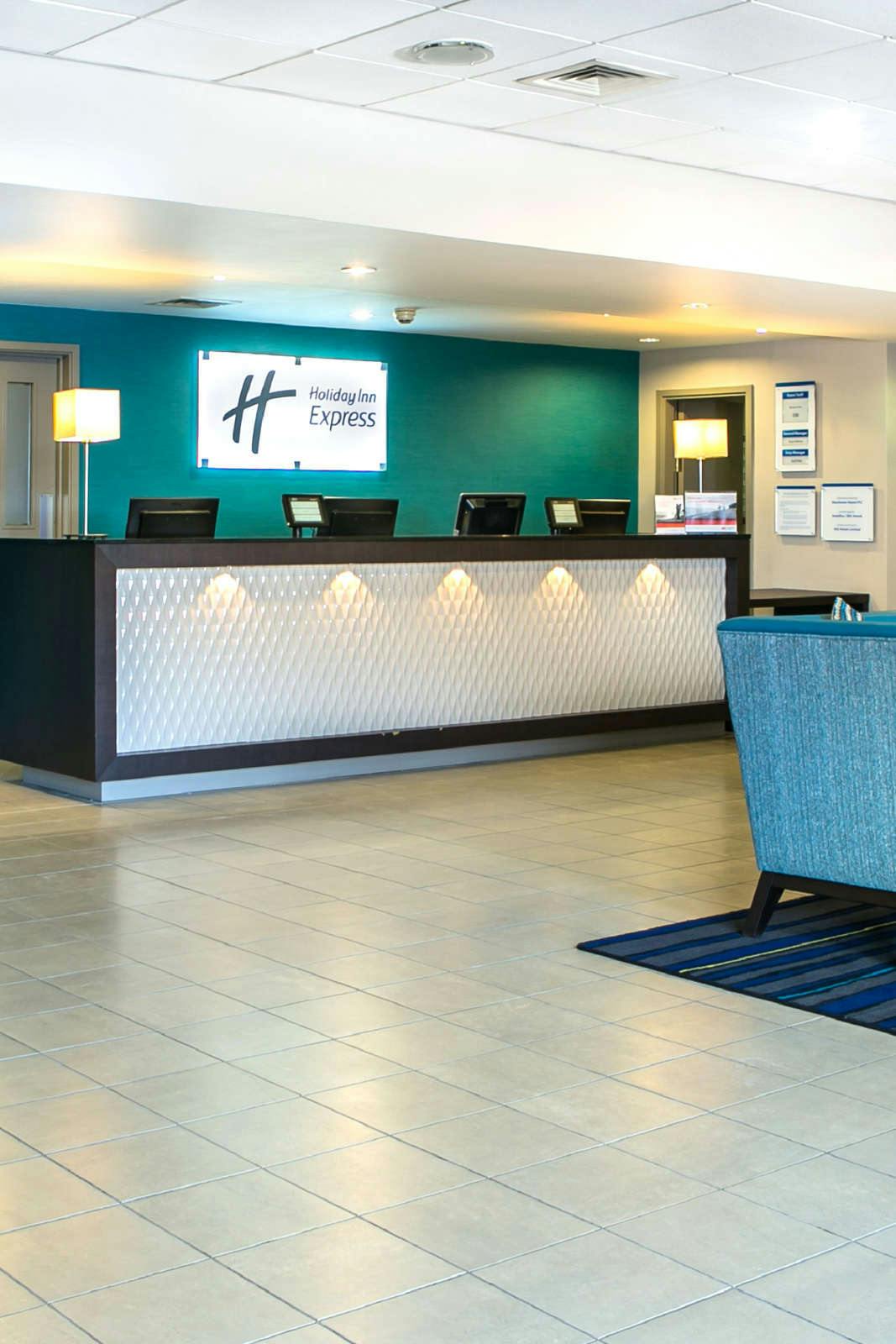 Hotel Holiday Inn Express Manchester Airport photo 1