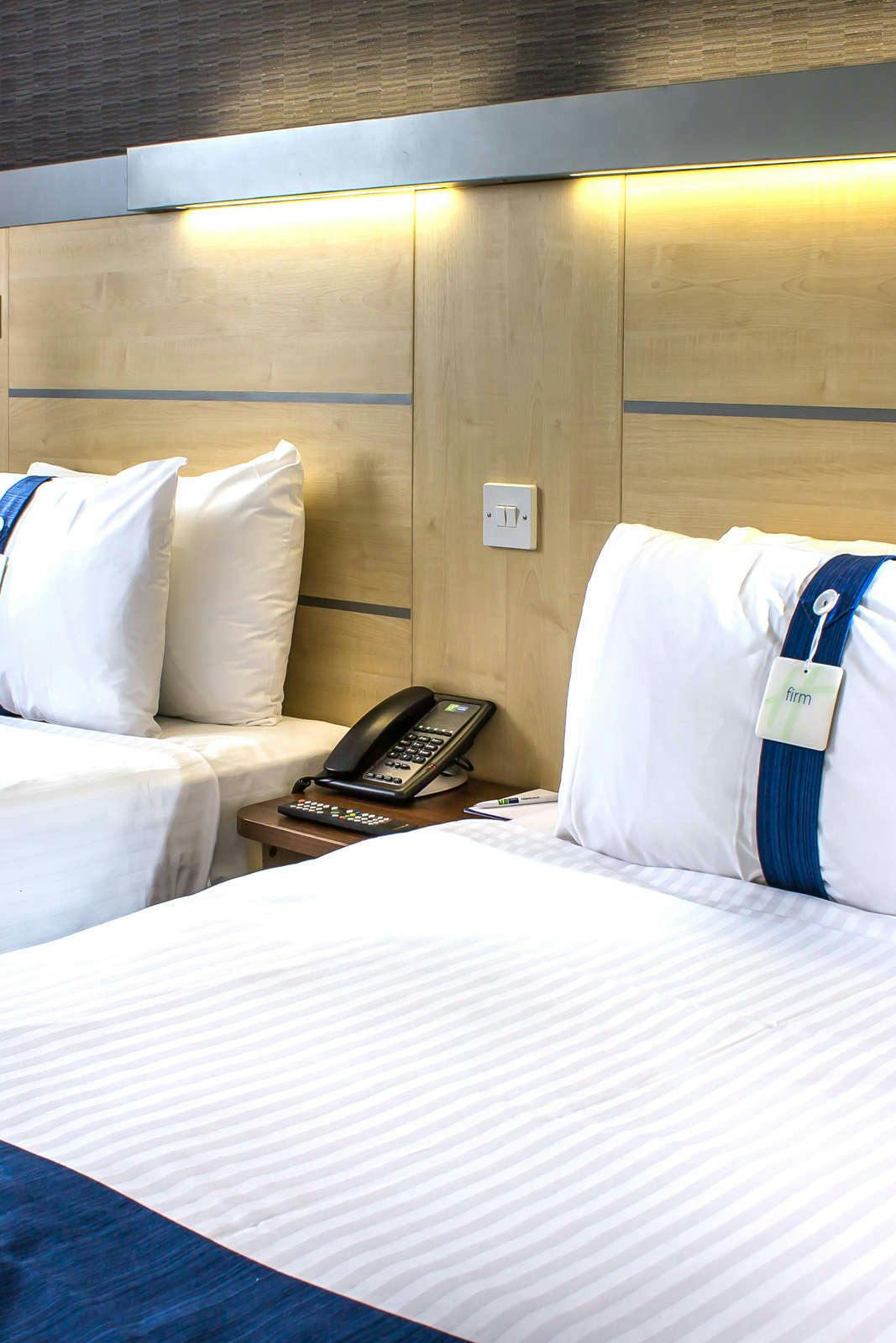 Hotel Holiday Inn Express Manchester Airport photo 5