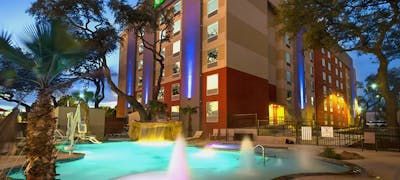 Holiday Inn Express & Suites San Antonio Medical Ctr North