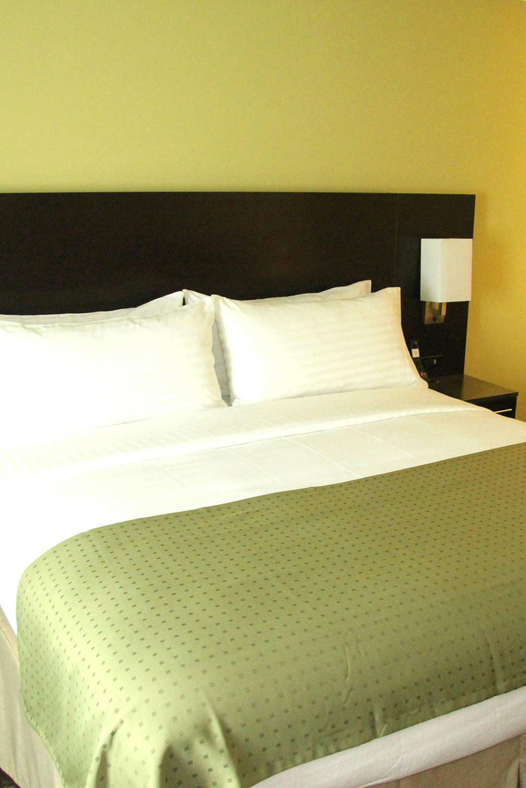 Hotel Holiday Inn Greensboro Coliseum photo 5